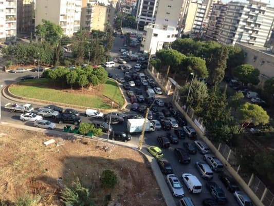 زحمة سير خانقة من جونية وصولا الى بيروت بسبب الجثة التي تحوّلت اشلاء في الكرنتينا