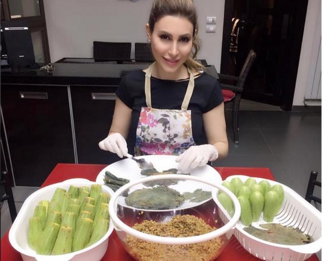 بالصورة: هكذا تطبخ يارا الكوسا في منزلها