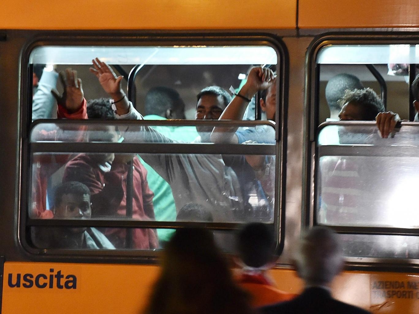 Mayor Asks Refugees and School Children to Ride Separate Buses