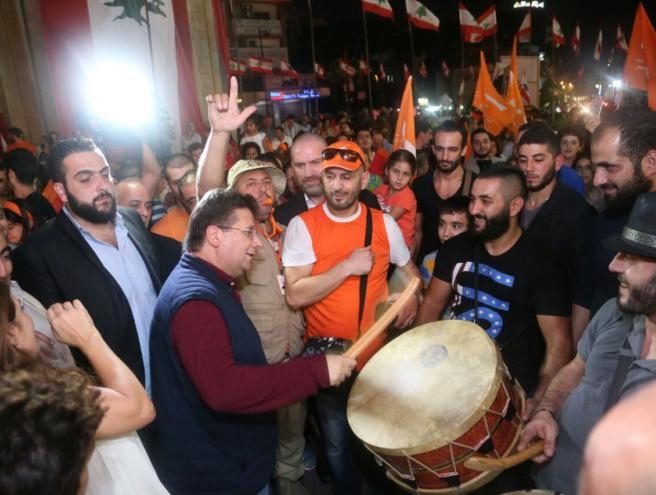 بالصور: احتفالات بانتخاب العماد عون في هيئة التيّار الوطني الحر في الجديدة بحضور كنعان