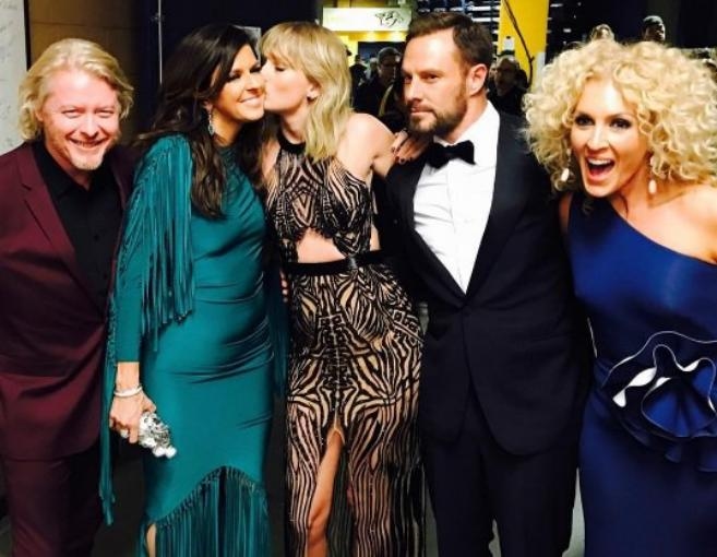 بالصور: تايلور سويفت حامل... من هو والد الطفل؟