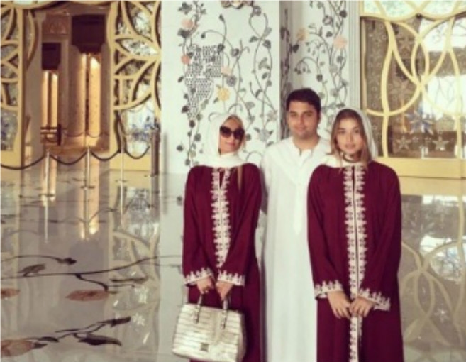 بالصور: باريس هيلتون في الحجاب