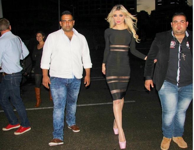 بالصور: ميريام كلينك مثيرة رغم الطقس البارد