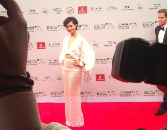 بالصور: "لميس" سرقت الأضواء من النجوم العالميين