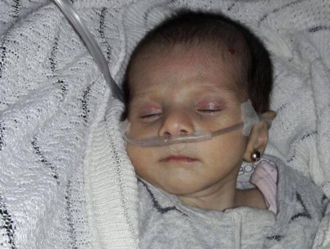 بالصّور: من يُنقذ الطّفلة لارا في هذا العيد؟