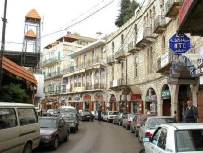 بالصورة: إشكال وقطع الطريق في عاليه