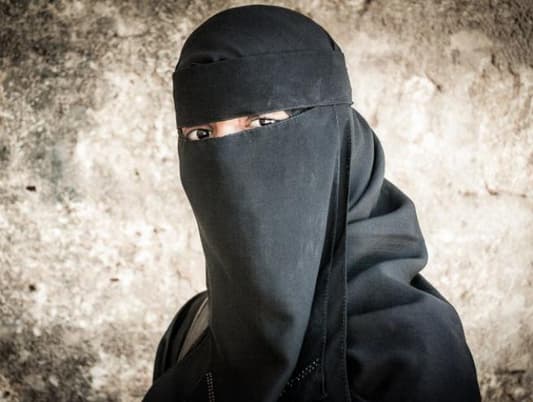 هكذا يحكم "داعش" النّساء... وثقب الجوارب ممنوع!