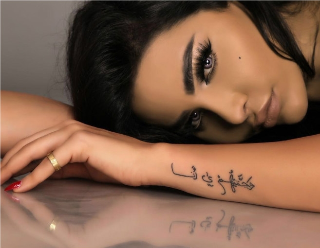 متحوّل جنسياً: أريد زوج هذه الفنانة