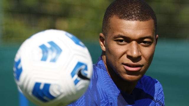 Mbappe Reinstated by PSG to First Team