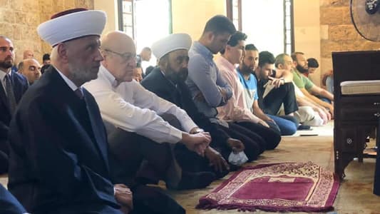 Mikati, Derian perform Friday prayer at Prince Monzer mosque in downtown Beirut