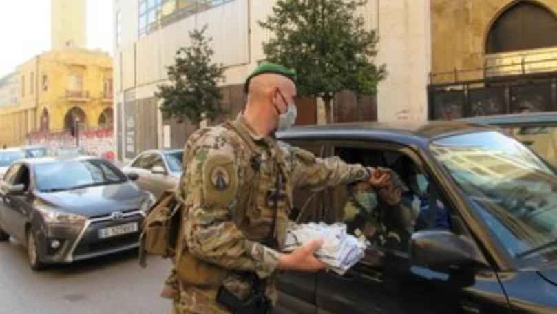 الجيش: توزيع 5000 كمامة طبية على المدنيين