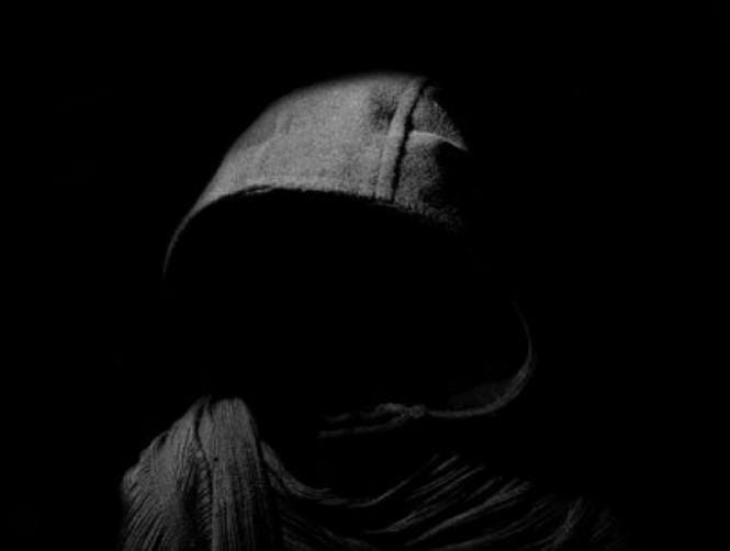 رأتهم باللباس الأسود... ولن تصدِّقوا ما حصل