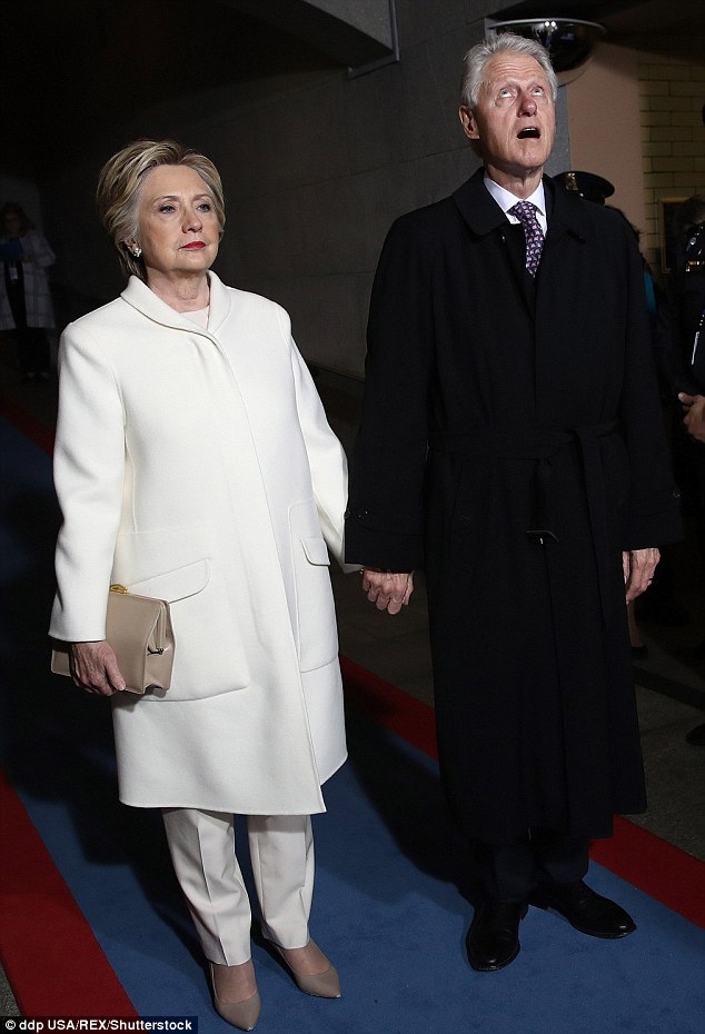 What Body Language Experts Revealed about the Trumps, the Obamas and the Clintons