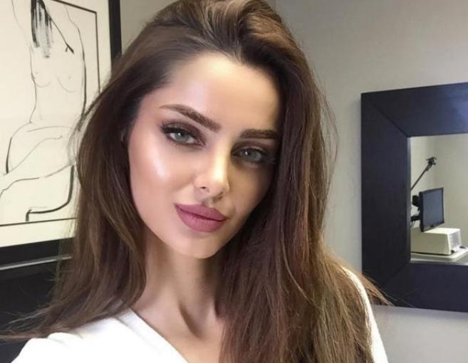 النجم التركي يصفع العارضة من أجل خطيبته