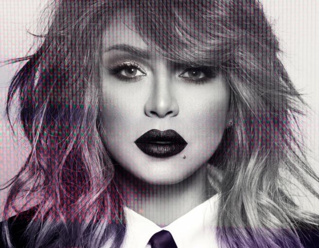 بالصور: أمل بوشوشة تتحوّل إلى "امرأة تسعينيّة"