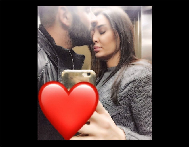 بالصورة: قبلة سيرين وزوجها تشعل المواقع