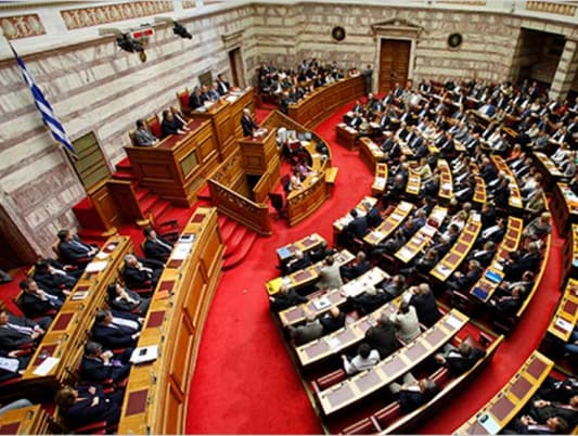 اليونان توافق على تسوية مع دائنيها 