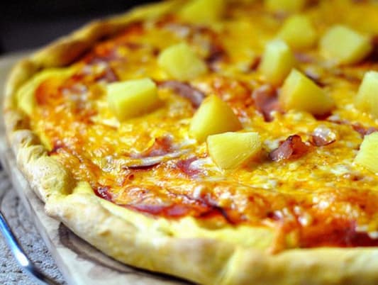 هل حظر الرّئيس وضع الأناناس على البيتزا؟