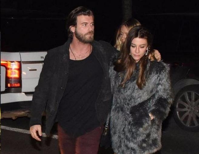 بالصور: حقيقة انزعاج زوجة "مهنّد" من قبلاته لـ "لميس"