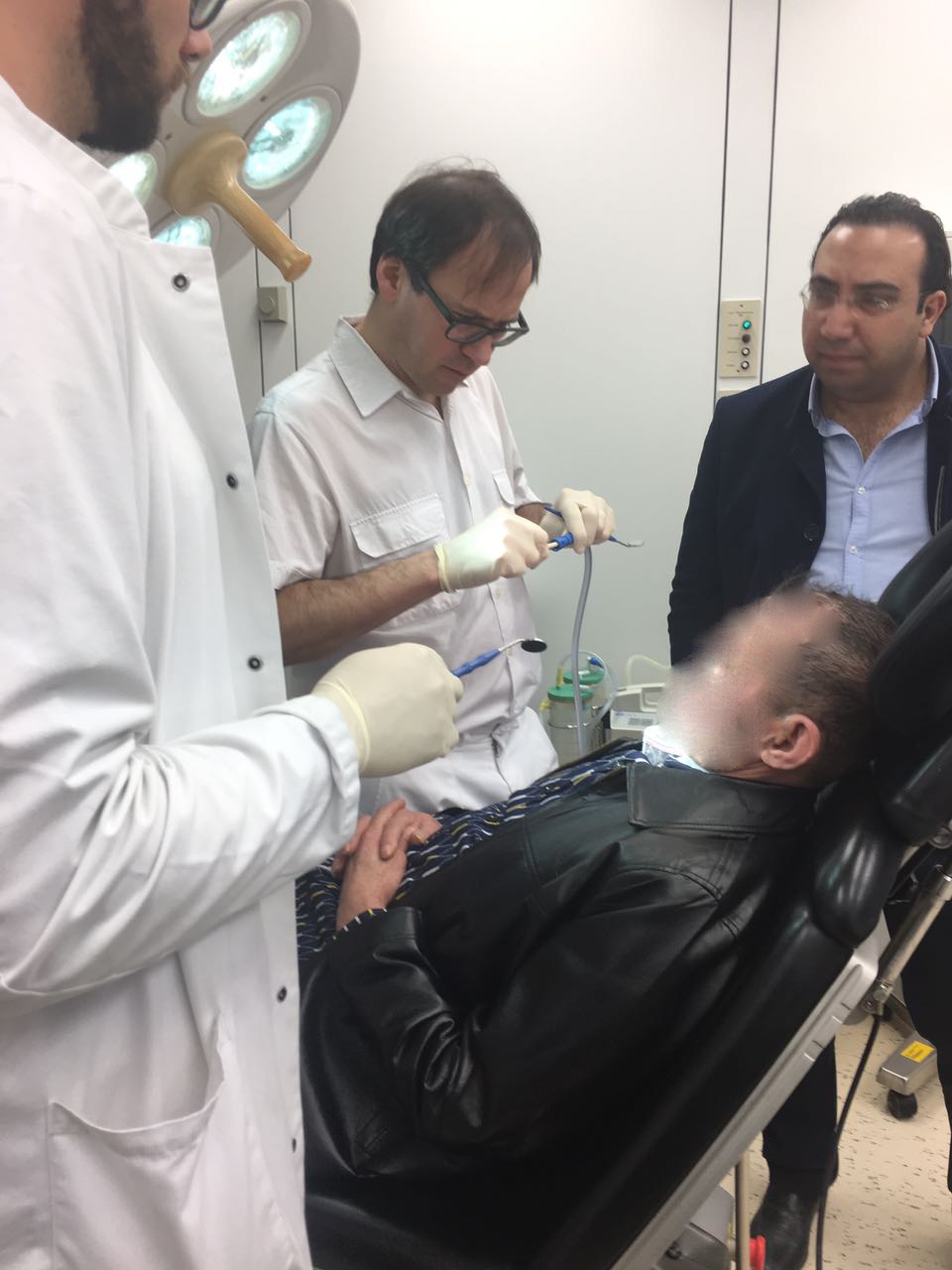 معاناة الرجل "المقنّع" مستمرّة... ويحتاج الى مساعدتكم