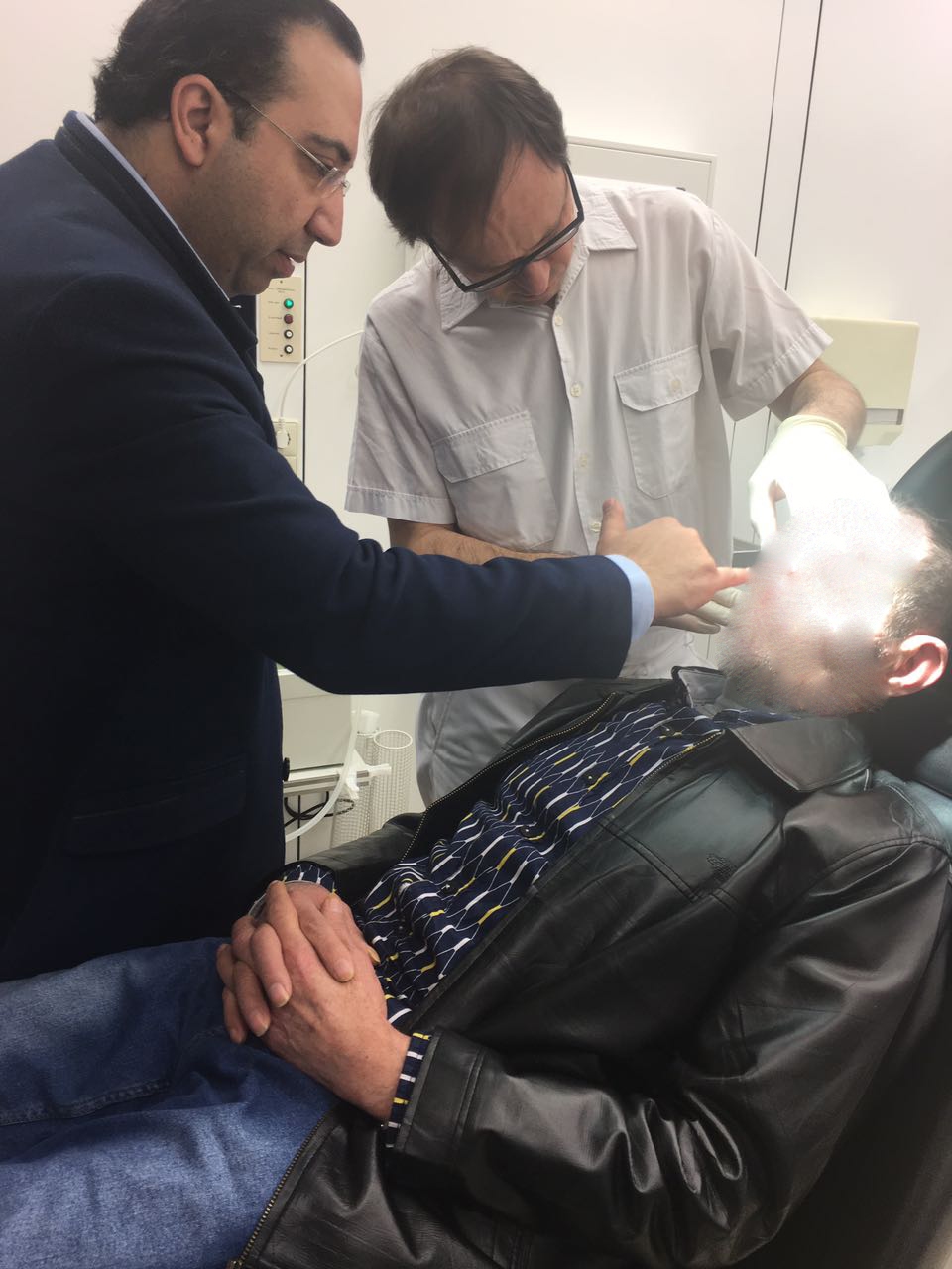 معاناة الرجل "المقنّع" مستمرّة... ويحتاج الى مساعدتكم