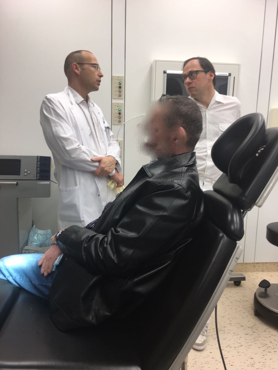 معاناة الرجل "المقنّع" مستمرّة... ويحتاج الى مساعدتكم