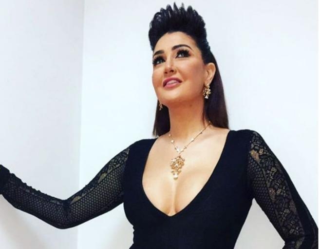 بالصور: غادة عبد الرازق تغضب متابعيها بسبب صدرها