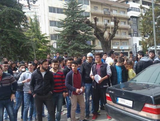 بالصور: طلاب الشهادة الثانويّة اعتصموا في زحلة