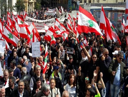 لبنان إلى قانون انتخاب جديد على "وهج" الشارع