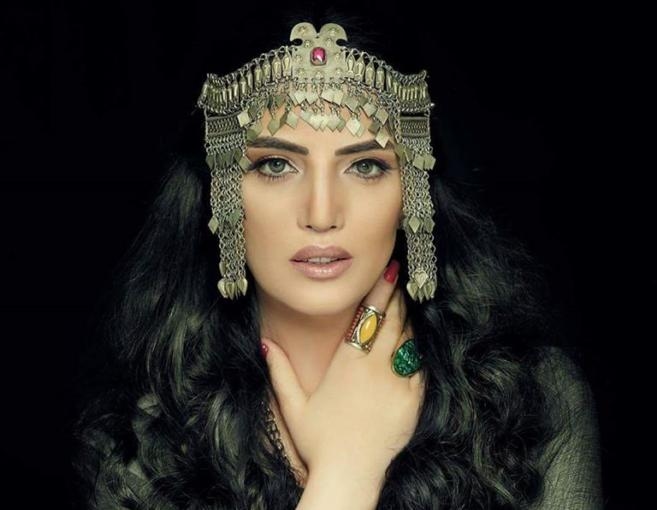 النجمة المحرومة من الإنجاب تتبنّى طفل خادمتها