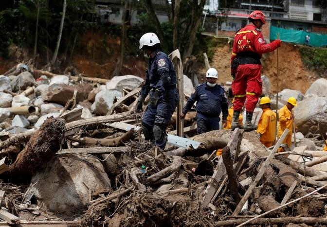 Photos: Rescuers, Locals Dig for Colombia Flood Victims, 254 Die
