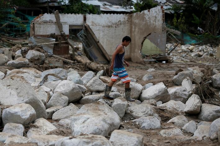 Photos: Rescuers, Locals Dig for Colombia Flood Victims, 254 Die