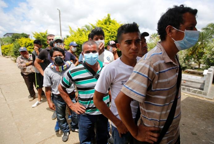 Photos: Rescuers, Locals Dig for Colombia Flood Victims, 254 Die