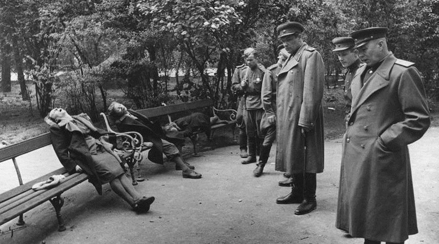 Photos: Soviet Photographer Captures 1,418 Days of WWII on Camera