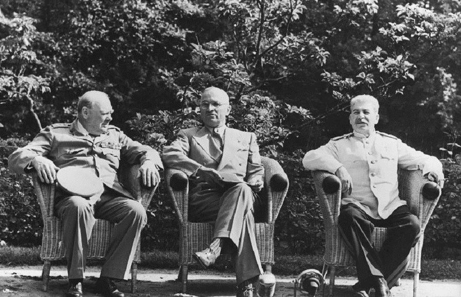 Photos: Soviet Photographer Captures 1,418 Days of WWII on Camera