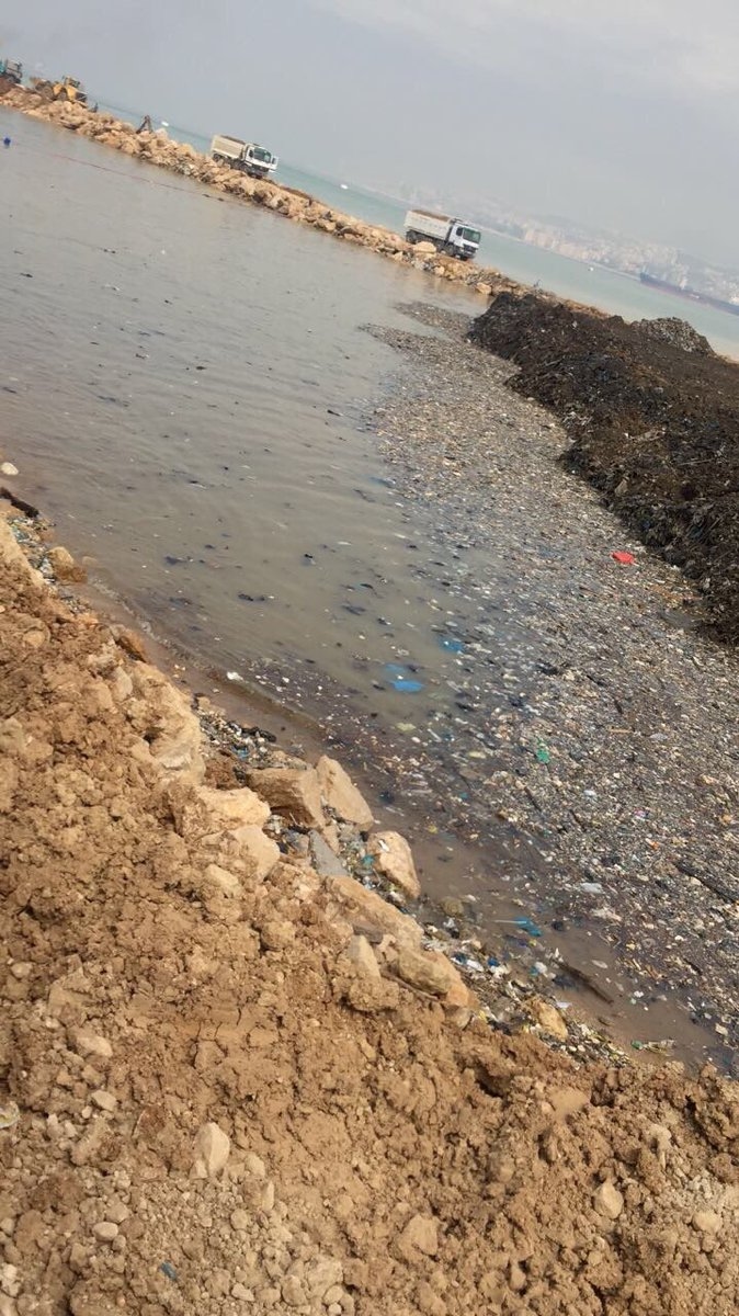 شاهدوا الصور التي أبرزها النائب سامي الجميّل في مجلس النوّاب وسلّمها الى الرئيس بري