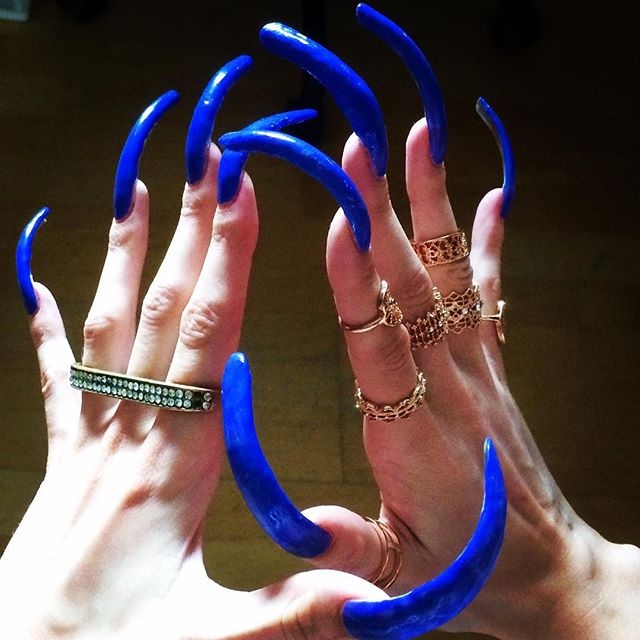 Photos: This Teenager Hasn't Cut Her Nails in 3 Years