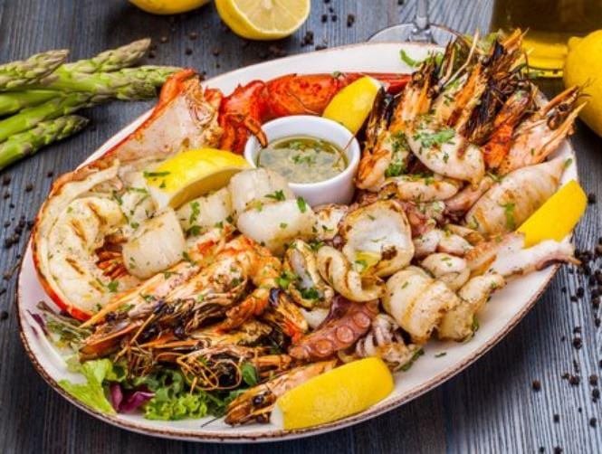 Rapper Dives into Ocean to Avoid Paying Restaurant Bill