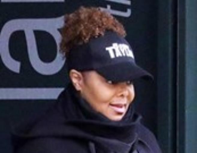 بالصورة: جانيت جاكسون تخلع الحجاب بعد الطلاق