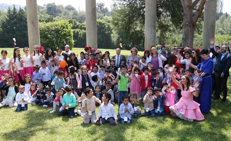 Aoun, First Lady open Palace doors for children from social insitutions on Easter