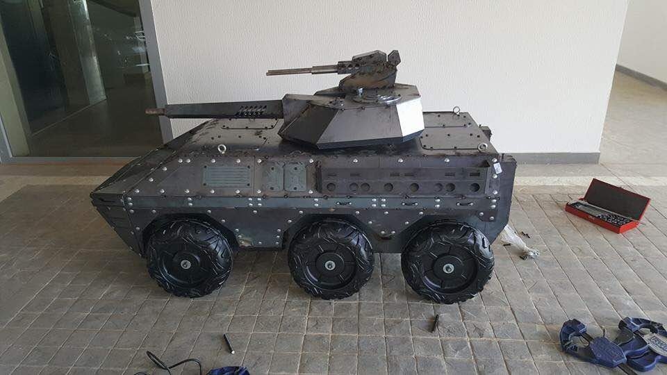 بالصّور: سيّارة عسكريّة لبنانيّة... للشباب!