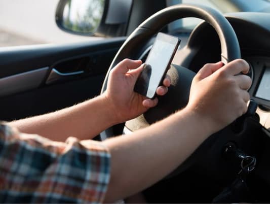 تطبيق يغنيك عن استخدام الهاتف أثناء القيادة