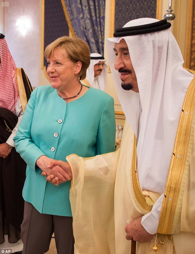 Photos: Merkel Rejects Headscarf Dress Code in Meetings With Saudi King