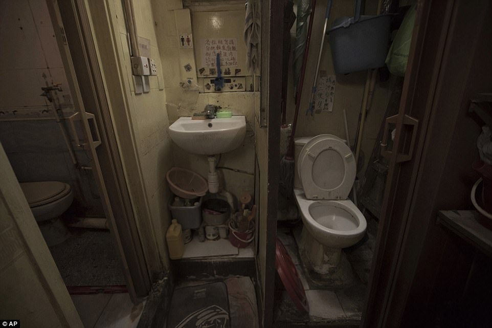'Coffin Homes' of Hong Kong Revealed in Pictures