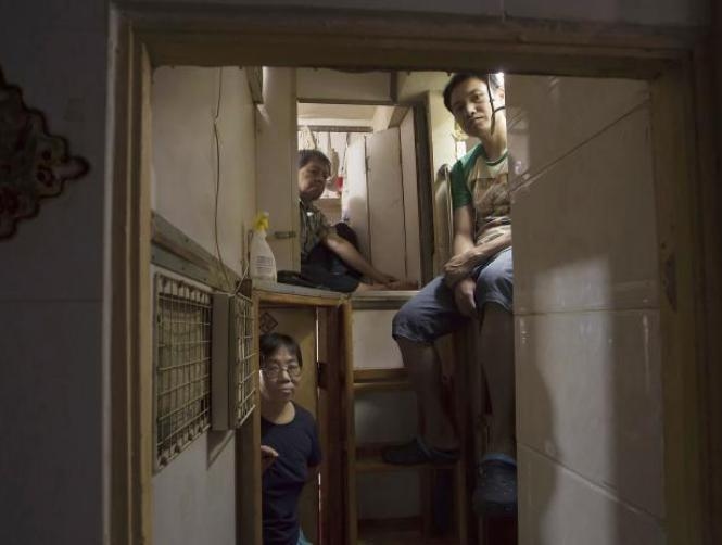 'Coffin Homes' of Hong Kong Revealed in Pictures
