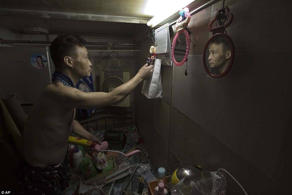 'Coffin Homes' of Hong Kong Revealed in Pictures