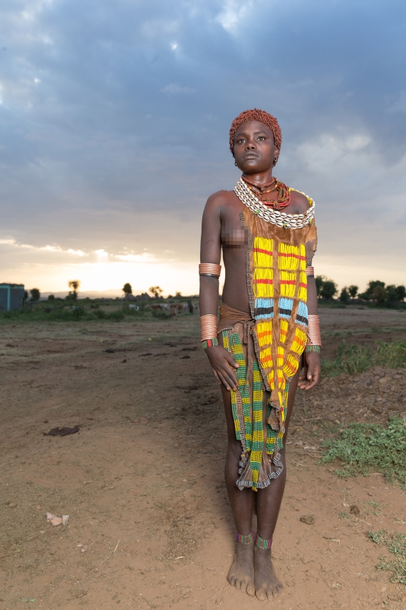 بالصور: تتوسّله لجلدها.. وأكثر