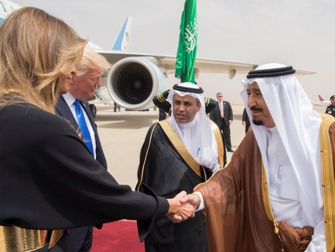 بالصور: ترامب في السعودية... فكيف ظهرت ميلانيا؟