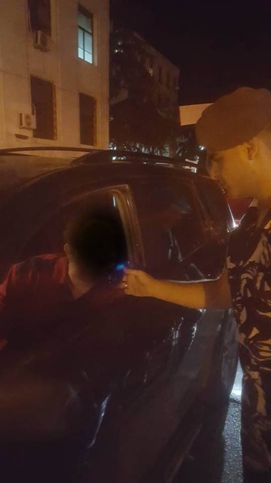 بالصور: حواجز لفحص نسبة الكحول لدى السائقين