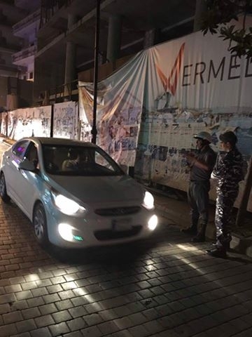 بالصور: حواجز لفحص نسبة الكحول لدى السائقين